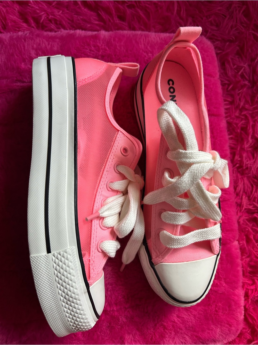 Pink mesh converse size 8